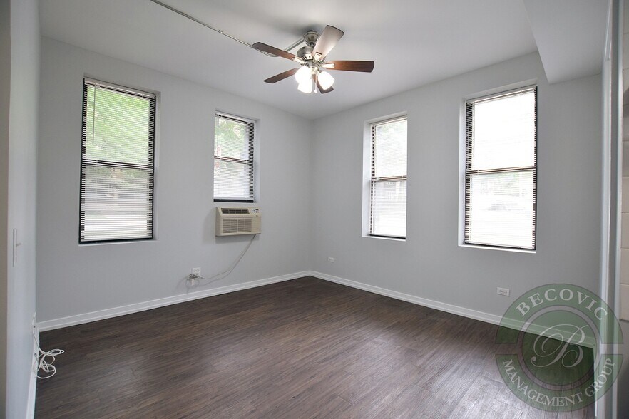 Building Photo - 4871 N Magnolia Ave