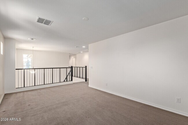 Building Photo - 905 S Canal Dr