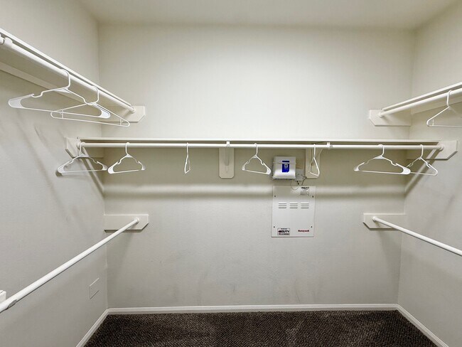 Building Photo - 142 E Spindle Tree Cir