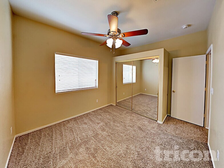 Building Photo - 610 Largo Azul Ave