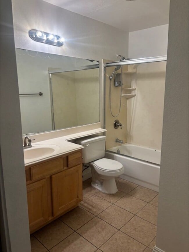 Building Photo - 1 bedroom, 1 bath, ground floor condo in El Cajon available for Move in Feb 1, 2026