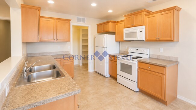 Building Photo - Spacious Home with Fenced Backyard!