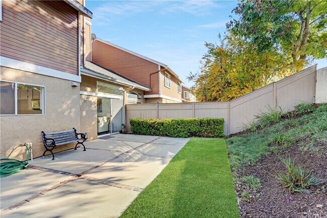 Building Photo - 1 Sandalwood