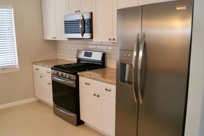 Building Photo - 3322 Sycamore Springs Dr