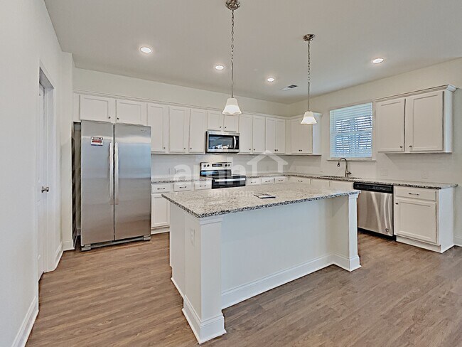 Building Photo - 308 Elmhurst Dr