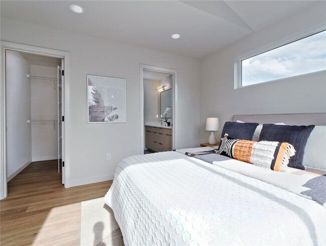 Building Photo - 6918 Flora Ave S