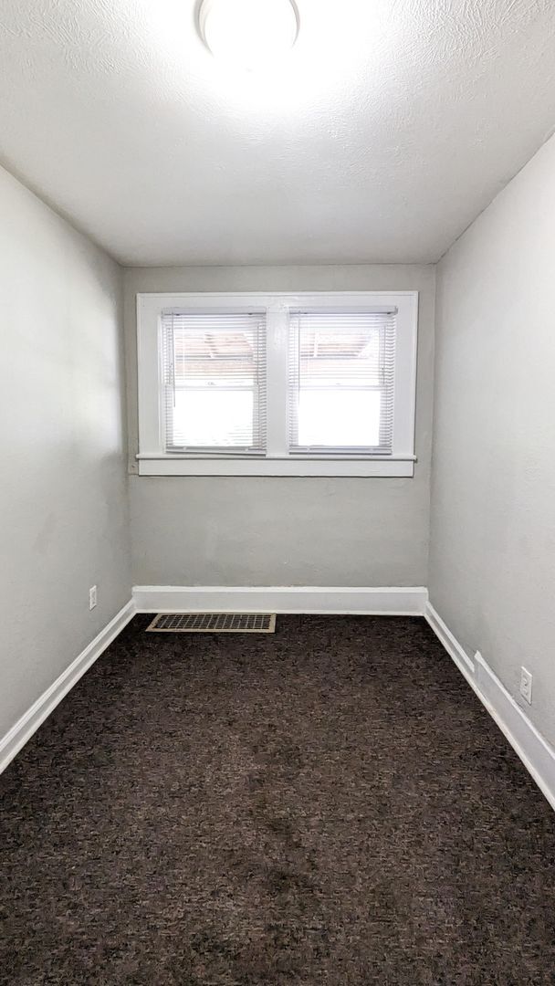 Building Photo - PRELEASING for AUGUST! Close to Campus; In-Unit Washer and Dryer