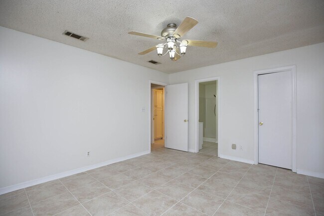 Building Photo - 6972 Weatherwood Dr