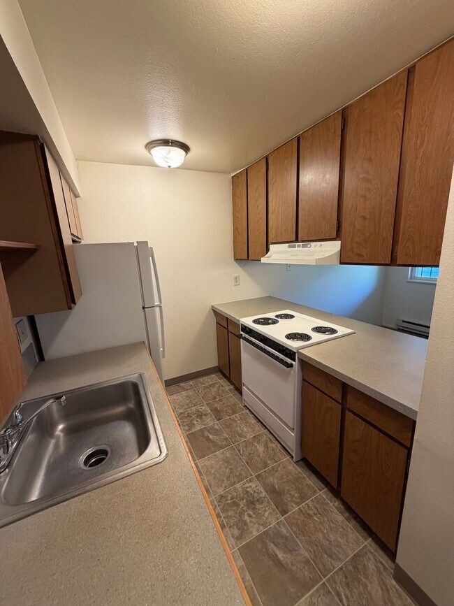 Building Photo - (858) Fox Fire - 2 Bedroom / 1 Bathroom