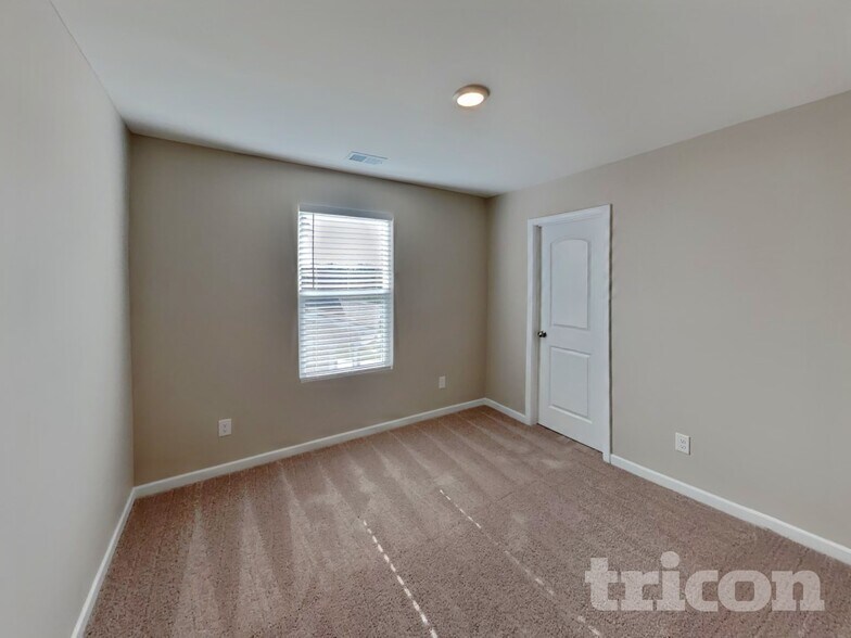 Building Photo - 251 W Millbrook Dr