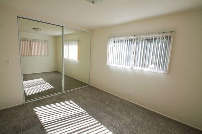 Building Photo - 11033 Fruitland Dr