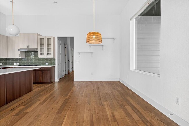 Building Photo - 6105 Florencia Ln