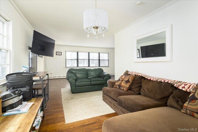 Building Photo - 525 E Beech St