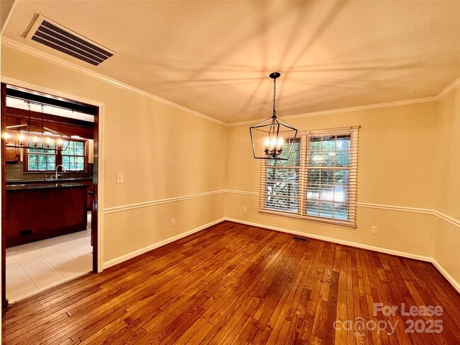 Building Photo - 911 Reverdy Ln