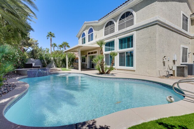 Building Photo - Luxurious 4 bd 3.5 bth Henderson Home in G...