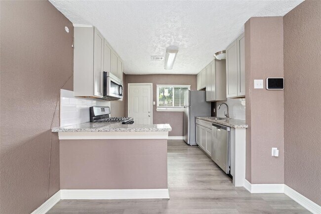 Building Photo - 9333 Fairland Dr