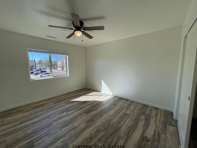 Building Photo - 3241 N Constance Dr