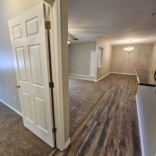 Building Photo - Spacious 2-Bedroom Townhouse with 2 Full Baths, Fireplace & Garage