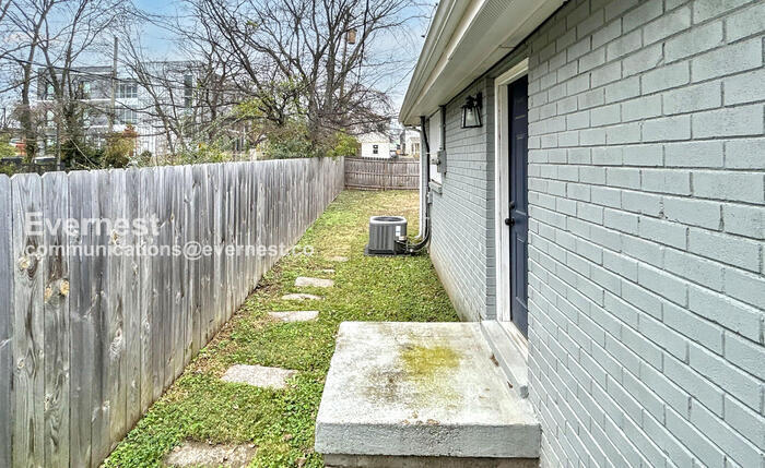 Building Photo - 1732 17th Ave N