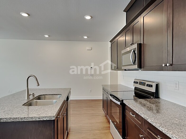 Building Photo - 5855 Petronius St