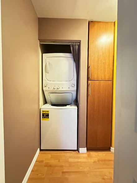 Building Photo - 5404 Balboa Arms Dr