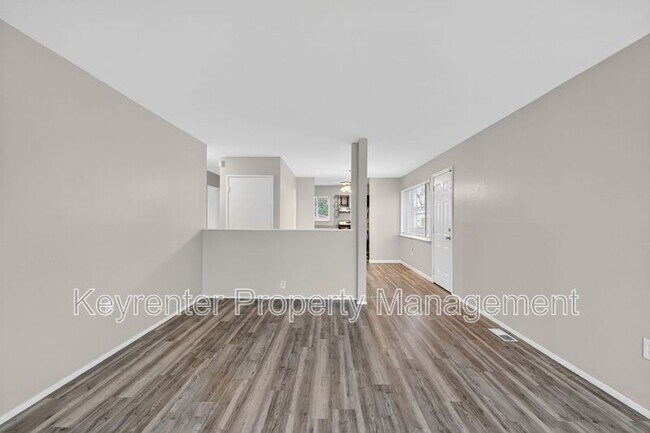 Building Photo - 900 Paddock Dr