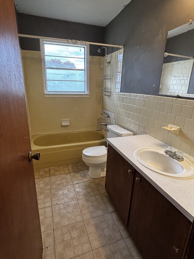 Building Photo - 213 Cazort St