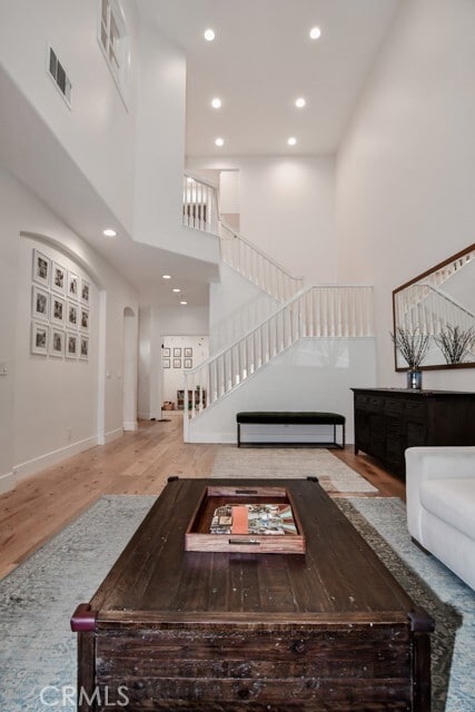 Building Photo - 44 Anjou