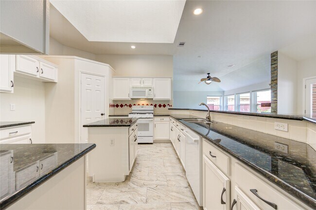 Building Photo - 15831 Laurel Cove