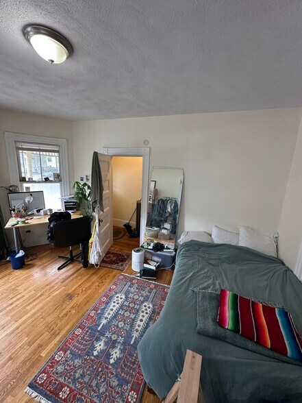 Building Photo - 33 Stone Ave