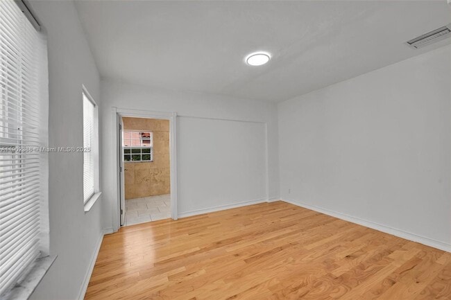 Building Photo - 1520 NE 108th St