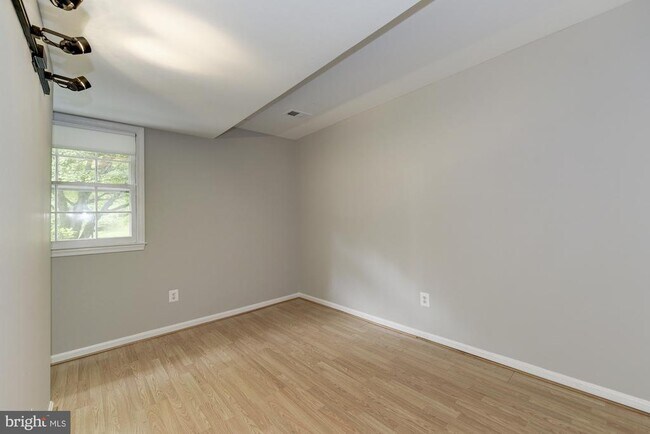 Building Photo - 11733 Ambleside Dr
