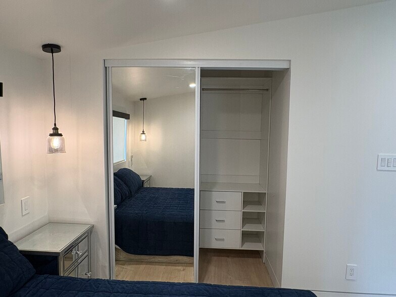 Building Photo - 4236 Ellenita Ave