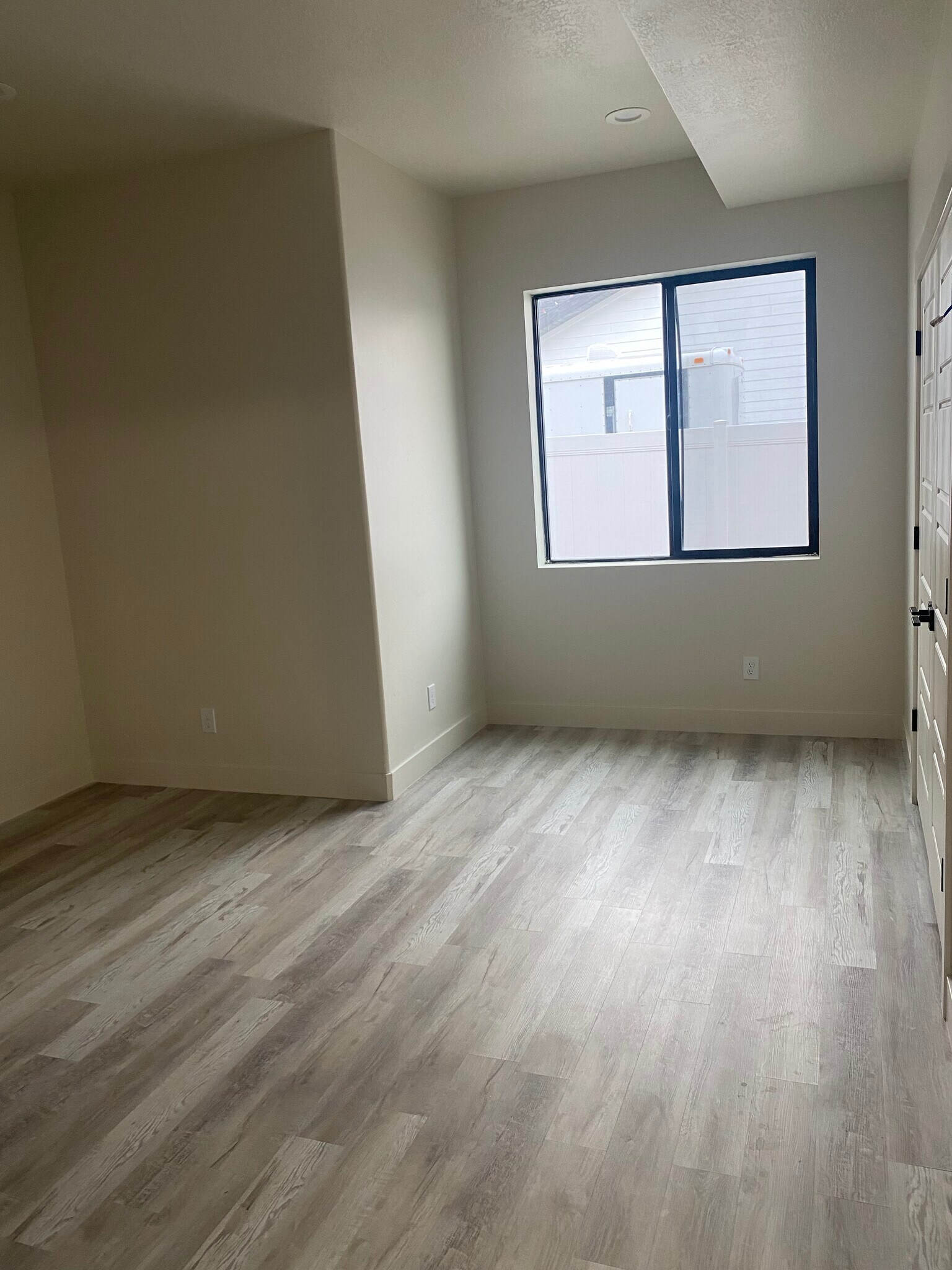 Building Photo - 2753 E Lake Vista Dr
