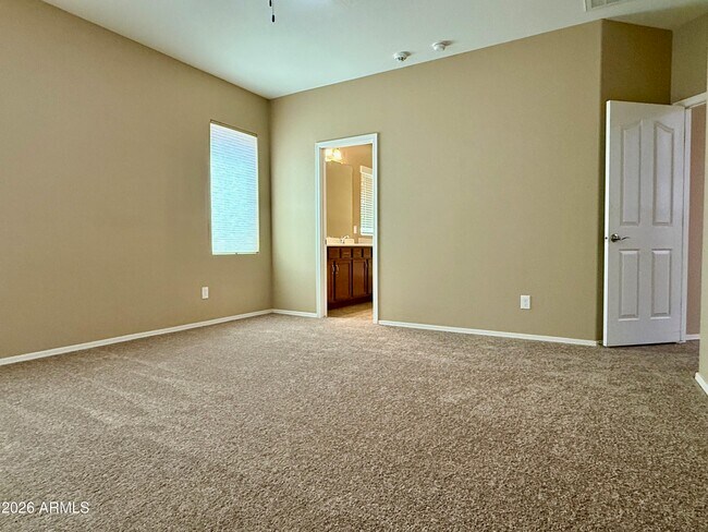 Building Photo - 512 E Castle Rock Rd