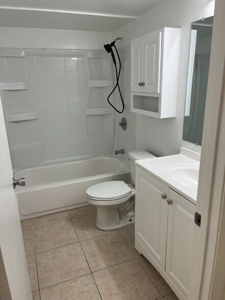 Building Photo - 1870 Agora Cir SE