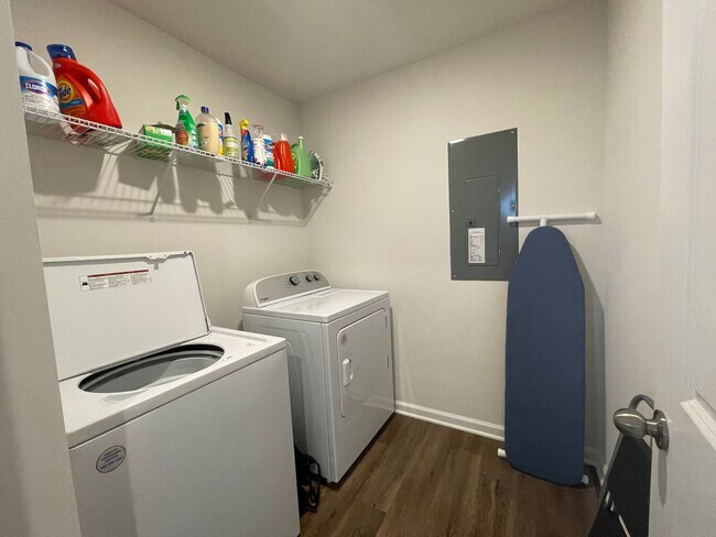 Building Photo - Furnished Townhome in Greer is Available