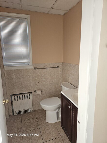 Building Photo - 2-34 Hartley Pl