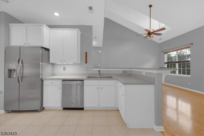 Building Photo - 59 Taft Ln