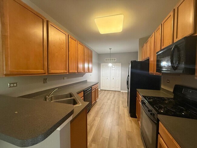 Building Photo - 2540 Hillsboro Blvd