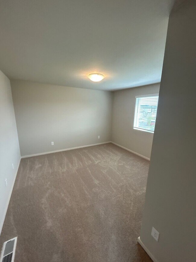 Building Photo - 610 Pickering Ln