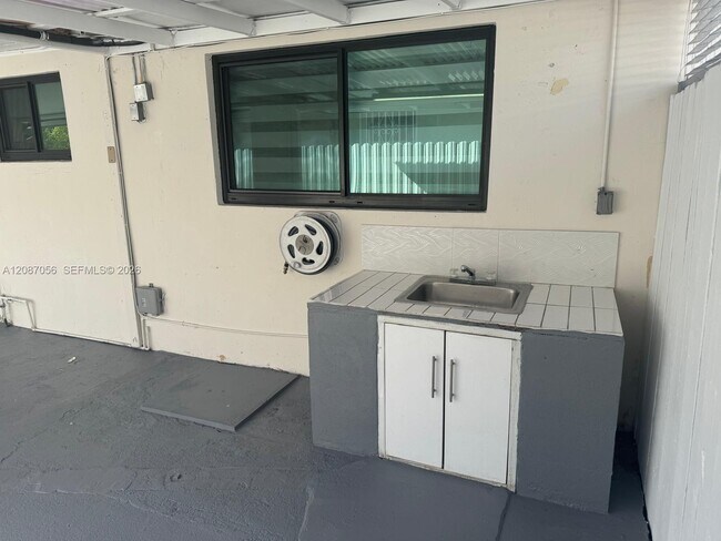 Building Photo - 30 NW 56th Ct