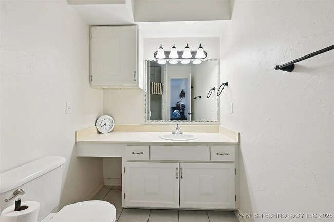 Building Photo - 6814 S Toledo Ave