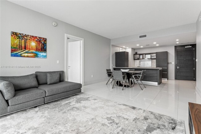 Building Photo - 200 Biscayne Blvd Way
