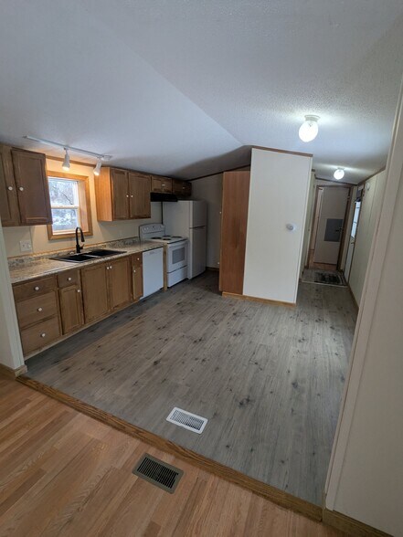Building Photo - 291 Moses Ln