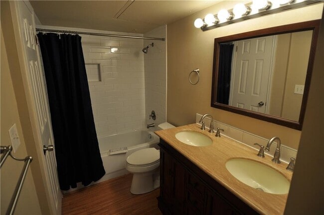 Building Photo - 501 W 26th St