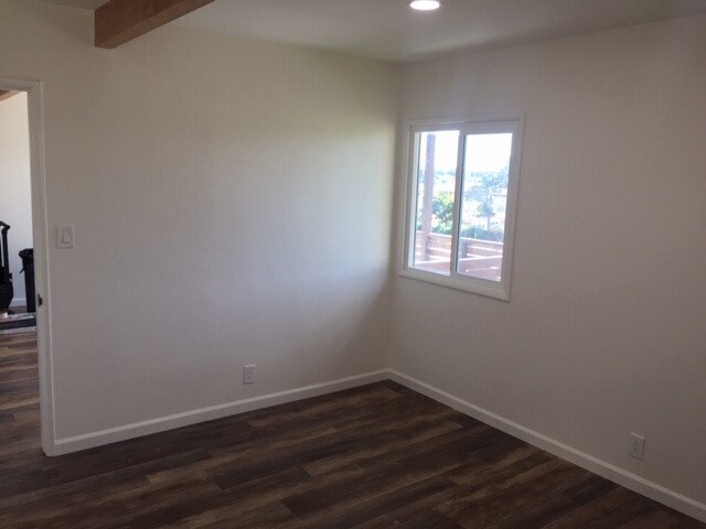 Building Photo - 605 Illinois Ct