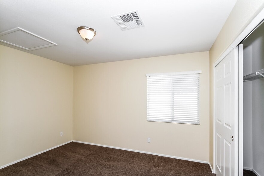 Building Photo - 9841 N Fast Elk St