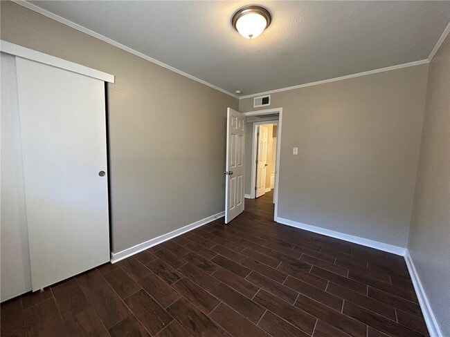 Building Photo - 4010 Sunnyvale Ln S