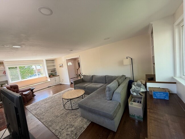 Building Photo - Beautifully Renovated Boulder Gem with Bac...
